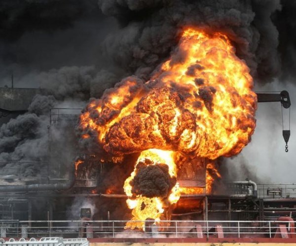 Hàn Quốc: Nổ tàu chở dầu tại cảng Yeompo, 9 người bị thương - Anh 1