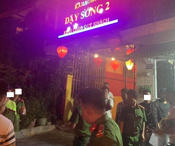 Đột kích quán karaoke lúc rạng sáng, phát hiện 25 nam nữ phê ma túy - Anh 1