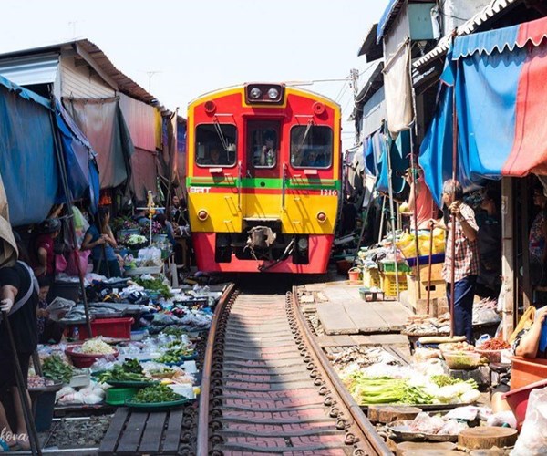 Hãi hùng khu chợ thách thức 'tử thần' tại Thái Lan - Anh 1