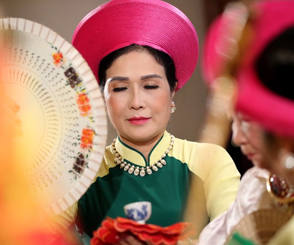 Giao lưu thực hành tín ngưỡng thờ Mẫu Tam phủ của người Việt - Anh 7