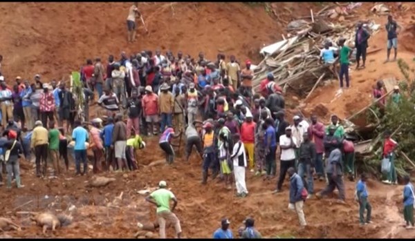 Lở đất kinh hoàng ở miền Tây Cameroon, gần 50 người thiệt mạng - Anh 1