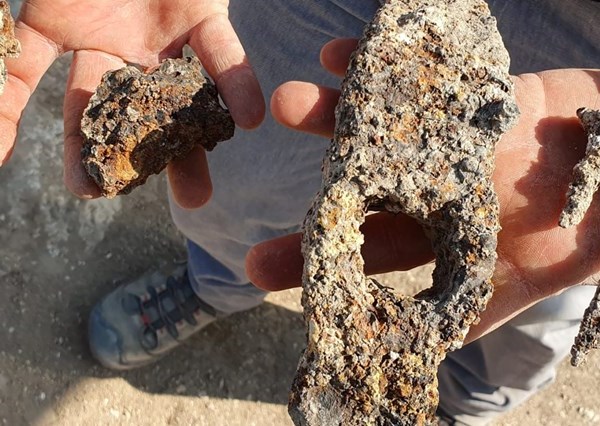 Israel phát hiện đinh và búa sắt 1.400 năm tuổi từ thời Đông La Mã - Anh 1