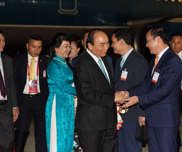 Thủ tướng đến Thái Lan, bắt đầu chuyến tham dự Cấp cao ASEAN - Anh 1