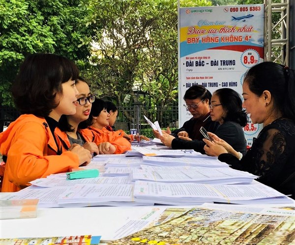 Giảm giá “sốc” tới 50% tại Ngày hội Khuyến mại du lịch Hà Nội 2019 - Anh 2