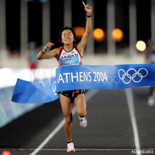 Mizuki Noguchi là người Nhật Bản đầu tiên rước đuốc Olympic Tokyo - Anh 1