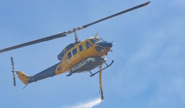 Rơi máy bay trực thăng trong lúc chữa cháy rừng ở Australia - Anh 1