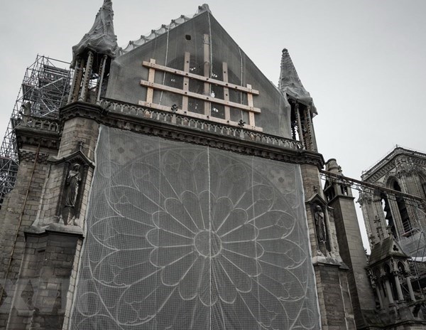 Chưa nhất trí được kế hoạch phục chế Nhà thờ Đức Bà Paris - Anh 1