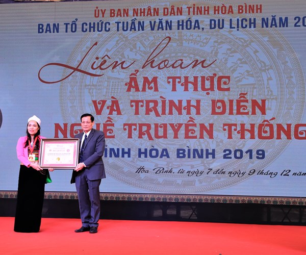 Xác lập kỷ lục mâm cỗ lá đặc sắc và lớn nhất Việt Nam - Anh 3