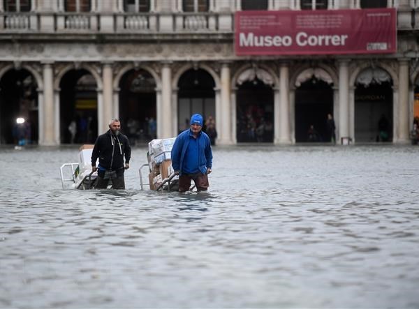 Venice đối mặt với hậu quả khắc nghiệt của đợt thủy triều lịch sử - Anh 1