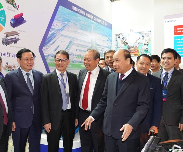 Thủ tướng tham quan trưng bày các sản phẩm tiêu biểu của doanh nghiệp Việt - Anh 6