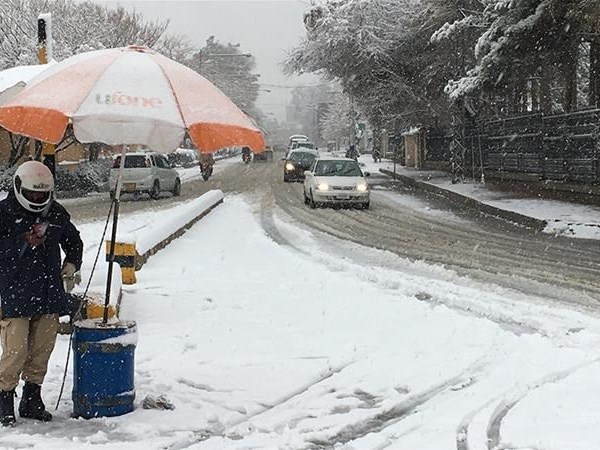 Mưa tuyết hoành hành ở Pakistan khiến 26 người thiệt mạng - Anh 1