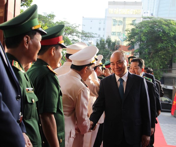 Thủ tướng Nguyễn Xuân Phúc chúc Tết các đơn vị tại Đà Nẵng - Anh 1