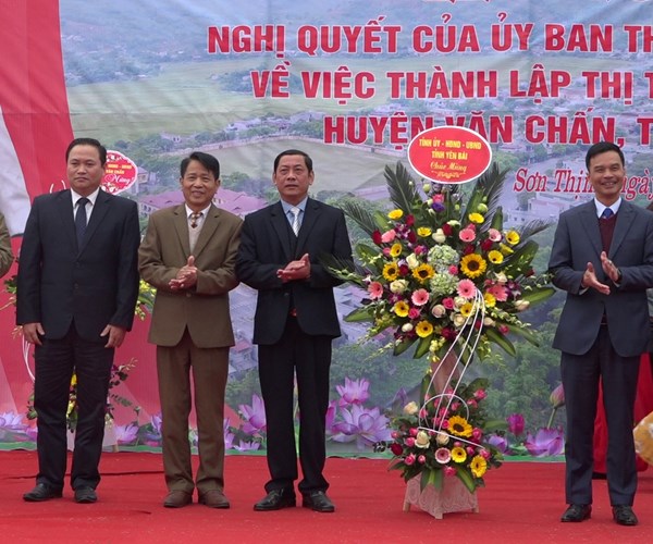 Yên Bái: Công bố quyết định UBTV Quốc hội thành lập thị trấn Sơn Thịnh - Anh 2