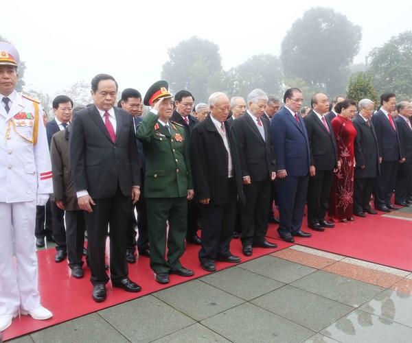 Lãnh đạo Đảng, Nhà nước vào Lăng viếng Chủ tịch Hồ Chí Minh - Anh 2