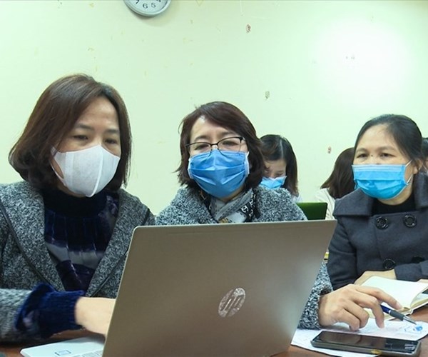Trường học ở Hà Nội tổ chức dạy - học online để tránh virus corona - Anh 1