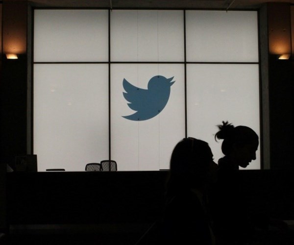 Mạng xã hội Twitter dán nhãn cho các tweet có nội dung sai sự thật - Anh 1