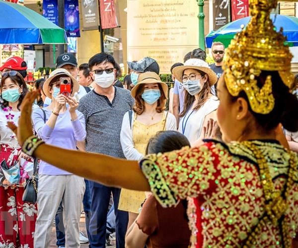 Thái Lan: Bệnh nhân đầu tiên nhiễm virus corona xuất viện - Anh 1