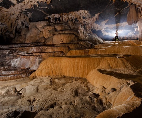 Khám phá vẻ đẹp kỳ thú của hang Tiên - 
