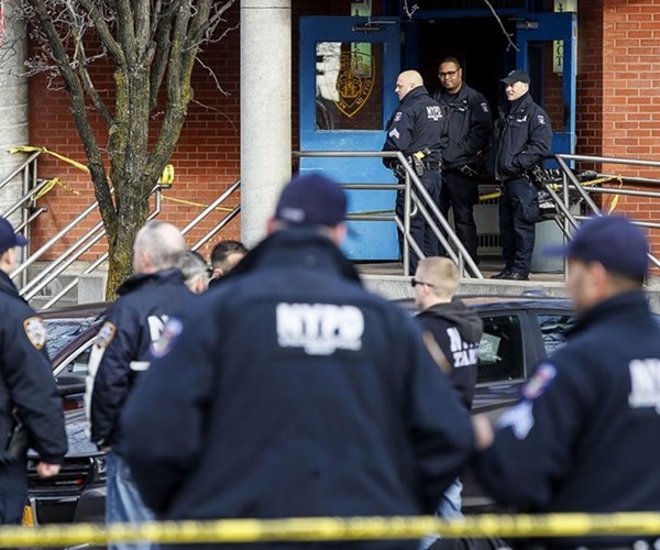 Mỹ: Liên tiếp xảy ra các vụ tấn công vào cảnh sát tại New York - Anh 1