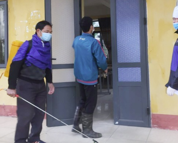 26 học sinh ở Bình Xuyên (Vĩnh Phúc) có triệu chứng ho, sốt và khó thở - Anh 1