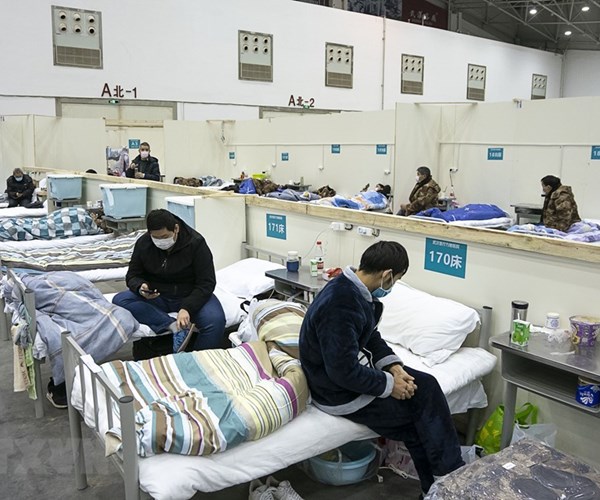 Vũ Hán: Huy động hơn 40 bệnh viện để tiếp nhận bệnh nhân Covid-19 - Anh 1