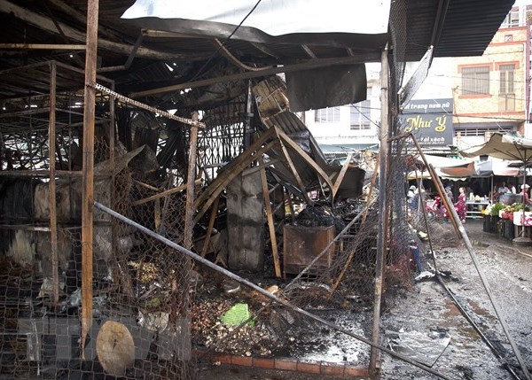 Kiên Giang: Dập tắt đám cháy tại nhà lồng chợ Rạch Sỏi - Anh 1