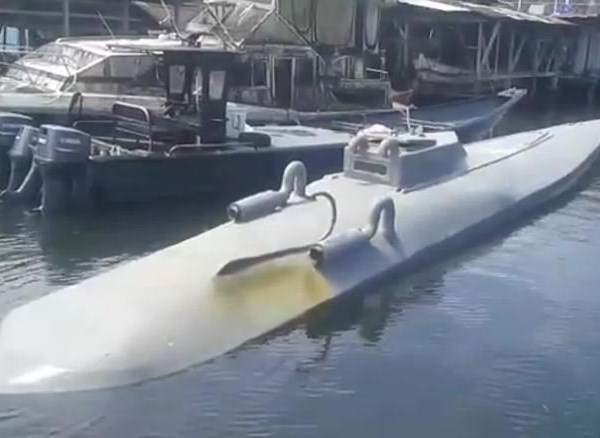Panama tịch thu 5 tấn ma túy được vận chuyển bằng tàu bán ngầm - Anh 1