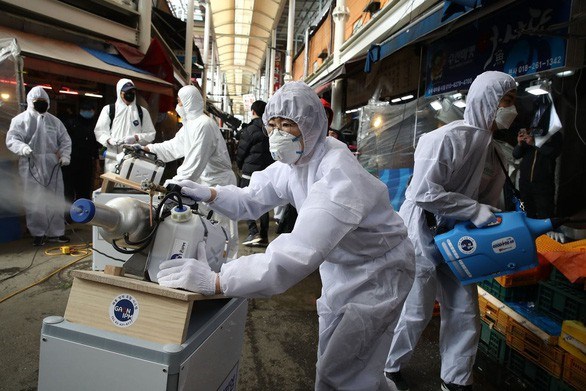 Hàn Quốc thêm 7 ca tử vong, 599 ca nhiễm mới trong 1 ngày - Anh 1