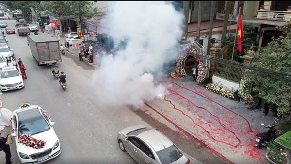 Hà Nội: Khẩn trương điều tra vụ đốt pháo trong đám cưới ở Sóc Sơn - Anh 1