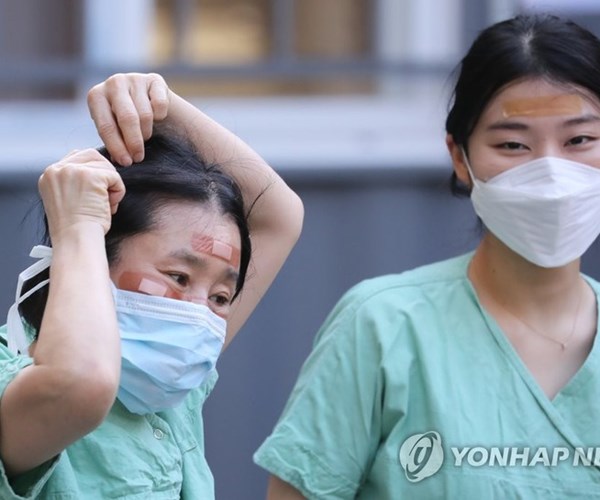 Số ca nhiễm Covid-19 tại Hàn Quốc vượt mốc 6.000 - Anh 1