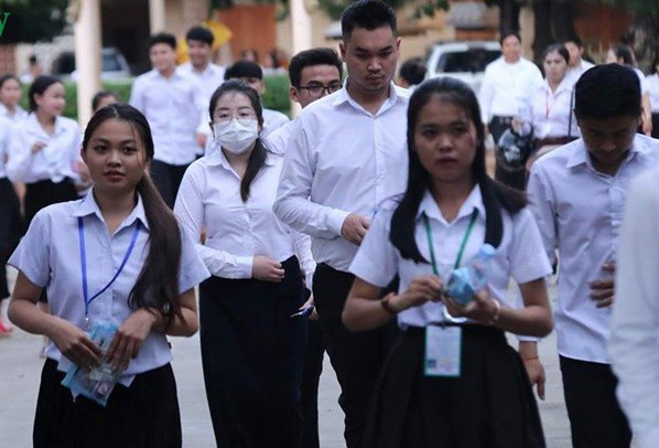 Campuchia: Đóng cửa tất cả các trường học để phòng ngừa Covid-19 - Anh 1