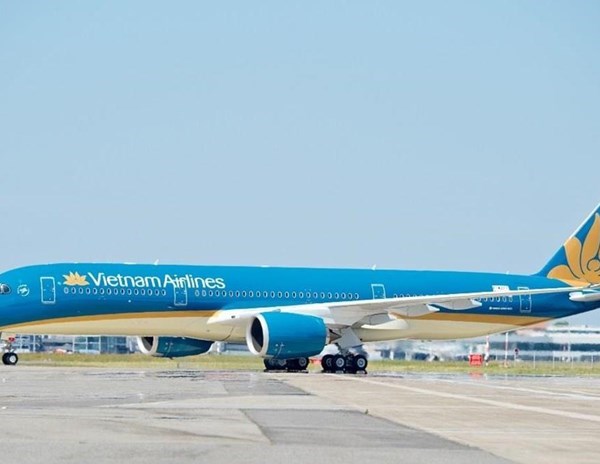 Vietnam Airlines tạm dừng khai thác tất cả các đường bay quốc tế - Anh 1