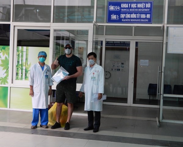 Bệnh nhân người Mỹ xuất viện: “Tôi ấn tượng hệ thống y tế của Việt Nam!