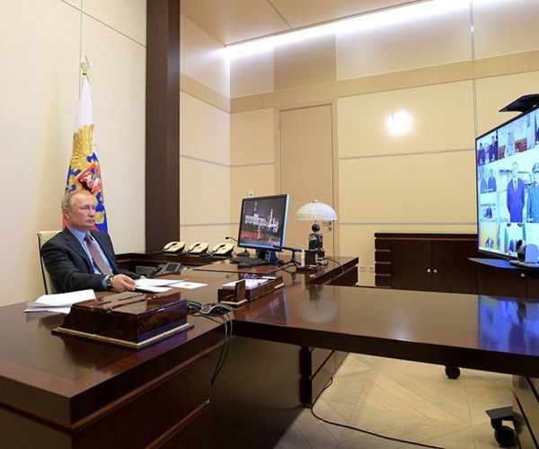 Tổng thống Nga V.Putin: Dịch Covid-19 lây lan từ Moscow đến các vùng - Anh 1