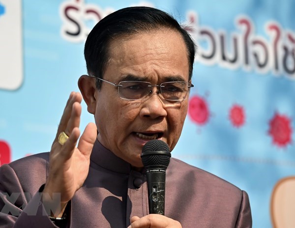 Thủ tướng Thái Lan kêu gọi các tỉ phú chung sức đẩy lùi dịch bệnh - Anh 1
