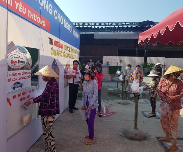 “ATM gạo” đầu tiên ở Kiên Giang phát miễn phí cho người nghèo - Anh 2