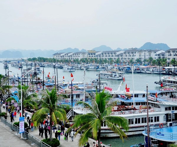Quảng Ninh tung ra nhiều chương trình kích cầu để phục hồi du lịch - Anh 2