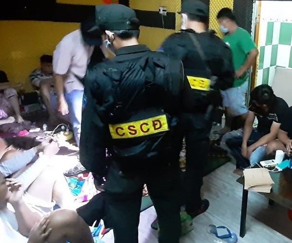 Tạm giữ 61 đối tượng thuê khách sạn, sử dụng ma túy tại Tiền Giang - Anh 1