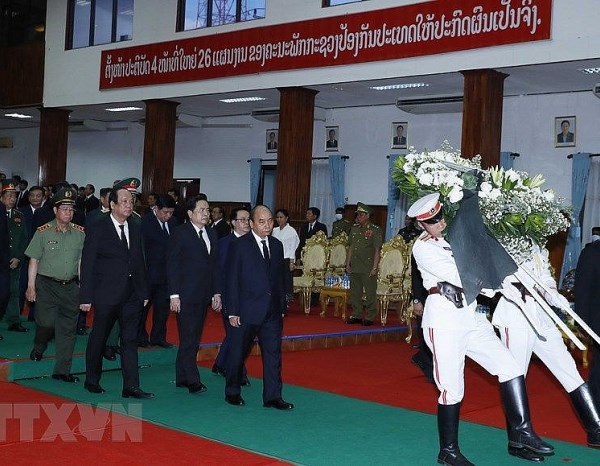 Thủ tướng Nguyễn Xuân Phúc viếng “người bạn lớn của Việt Nam” - Anh 1