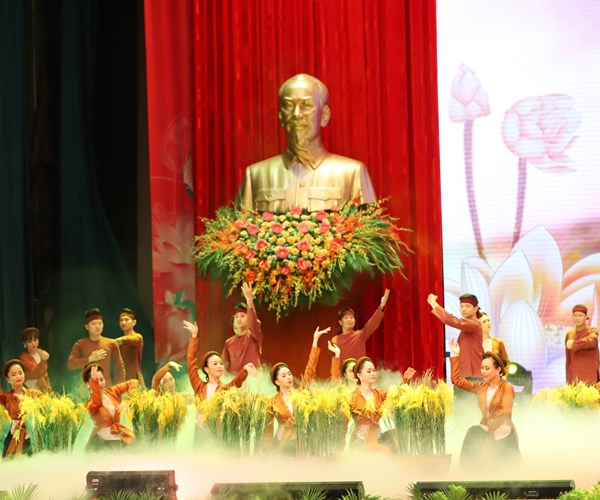 Lễ Kỷ niệm 130 năm Ngày sinh Chủ tịch Hồ Chí Minh - Anh 4