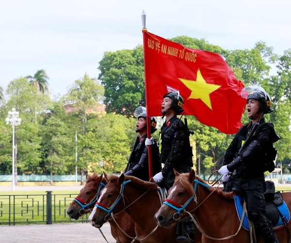 Cảnh sát cơ động Kỵ binh diễu hành, báo cáo kết quả trước đại biểu Quốc hội - Anh 10