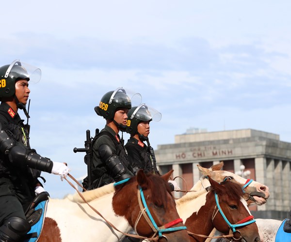 Cảnh sát cơ động Kỵ binh diễu hành, báo cáo kết quả trước đại biểu Quốc hội - Anh 6