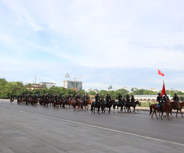 Cảnh sát cơ động Kỵ binh diễu hành, báo cáo kết quả trước đại biểu Quốc hội - Anh 5