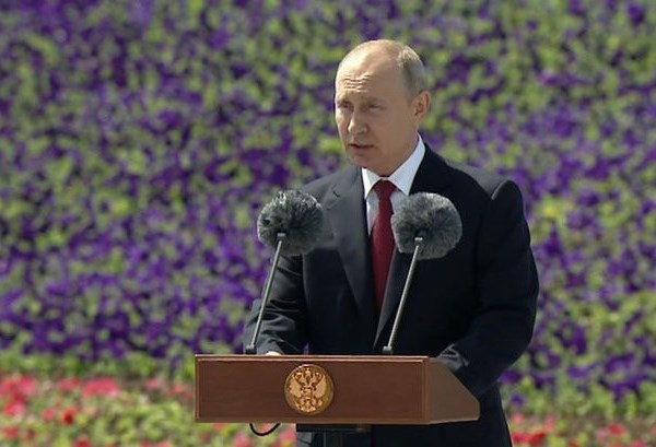Tổng thống V.Putin chúc mừng người dân nhân ngày Quốc khánh Nga - Anh 1