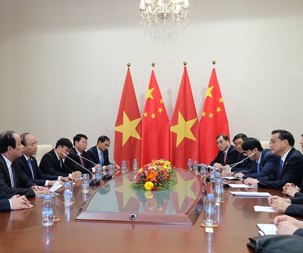 Thủ tướng Nguyễn Xuân Phúc trao đổi với Thủ tướng Trung Quốc về Biển Đông - Anh 2