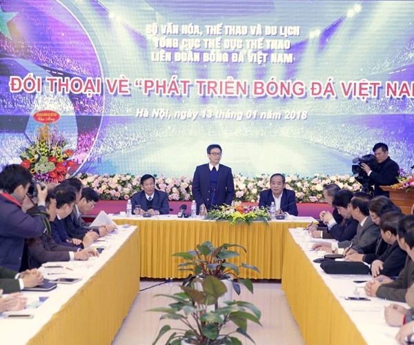 Đối thoại phát triển bóng đá Việt Nam, Phó Thủ tướng Vũ Đức Đam:Tất cả các đơn vị liên quan ở đây đều phải trả lời! - Anh 1