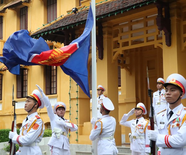 Lễ thượng cờ kỷ niệm 53 năm thành lập ASEAN - Anh 3