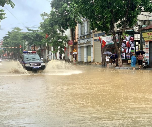 Mưa lũ lớn tại tỉnh Sơn La, một người bị nước cuốn trôi - Anh 1