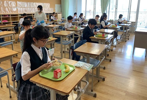 Nhật Bản phát hiện ổ dịch mới tại một trường cấp 3, 88 học sinh bị lây nhiễm - Anh 1