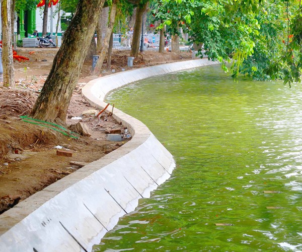Kè hồ Hoàn Kiếm chính thức hợp long toàn tuyến với công nghệ bê tông cốt sợi - Anh 1